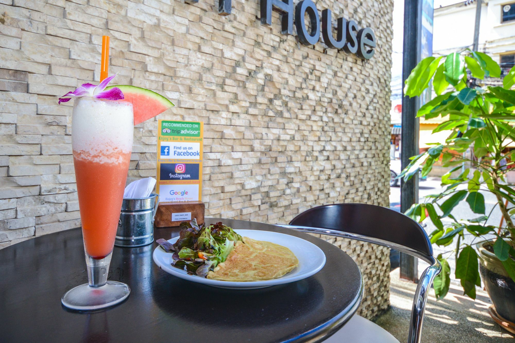 Enjoy'S Beach House & Cafe' Ban Karon المظهر الخارجي الصورة